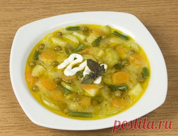 Легкий супчик с кабачками в весенний день. Мясо можно не добавлять