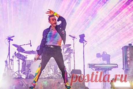 Солист Coldplay снес дом знаменитого архитектора. Cолист британской рок-группы Coldplay Крис Мартин снес свой первый дом в американском Малибу, который был построен 1970-х годах. На месте музыкант планирует возвести новое жилье, сообщает Dirt. Поместье находится на мысе Пойнт-Дьюм. Мартин приобрел поместье в 2014 году за 14 миллионов долларов.