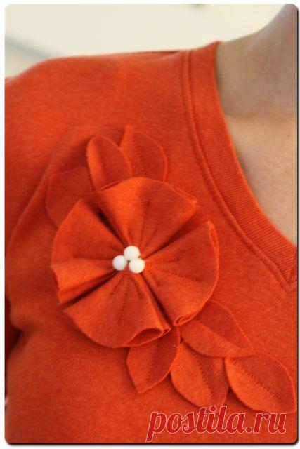 I adore this retro style flower: