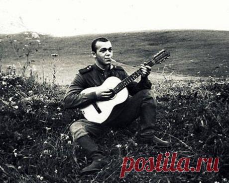 Иосиф Кобзон. С 1956 по 1959 годы служил в армии, где был приглашен в округа. / История цивилизаций!