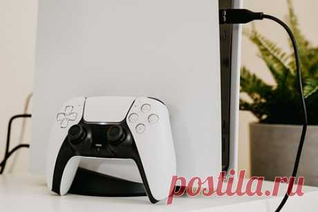 Раскрыты характеристики PlayStation 5 Pro. Журналисты издания HotHardware собрали информацию о следующей консоли Sony. По данным инсайдеров, улучшенная версия PlayStation 5 будет основана на процессоре с видеоускорителем AMD на архитектуре Zen2 под кодовым названием Viola. Частота процессора составит 4,4 гигагерца против 3,5 гигагерца у актуальной PS5.