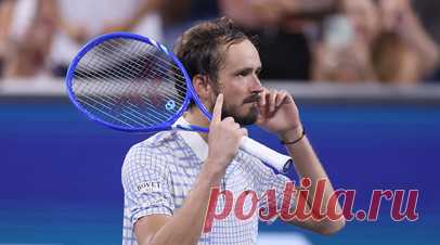 Медведев устроил скандал во время матча US Open с Бонзи. Российский теннисист Даниил Медведев устроил скандал во время матча первого круга US Open. Читать далее