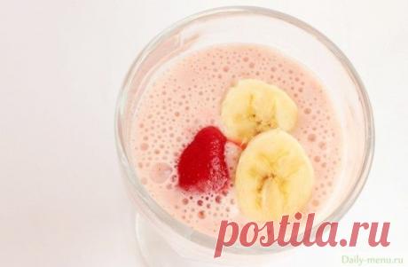 Клубнично-банановый смузи - сытный и освежающий