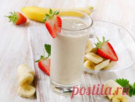 Топ-10 Лучших Рецептов Смузи с Молоком Не стоит забывать и о высоком содержании белка, который необходим для роста мышечной массы. В этом плане молочный напиток идеально подходит для людей, регулярно посещающих тренажерный зал. К тому же молоко отлично насыщает организм, а значит, выпивая буквально один молочный смузи в день, вы сможете многократно повысить эффективность диеты для похудения.