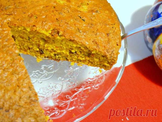 Потрясающий тыквенный пирог с фундуком и черносливом Этот потрясающий тыквенный пирог с фундуком и черносливом можно приготовить буквально за один час. Выпечка получается невероятно нежной, пышной, таящей во рту!