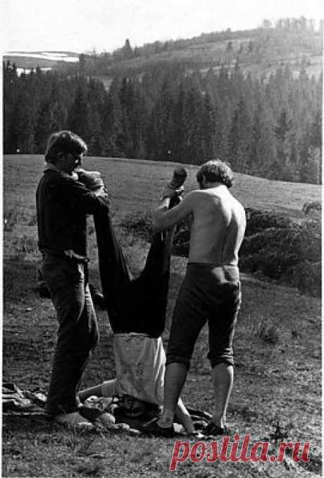 Я в туристическом походе в Карпаты (1977 г.) я справа