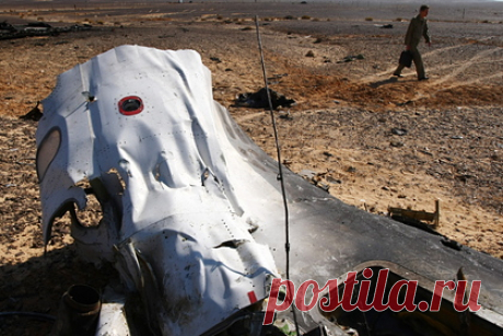 В Египте отказались признать ответственность за теракт над Синаем. Договоренности между Россией и Египтом о компенсациях родственникам погибших в авиакатастрофе 2015 года над Синайским полуостровом не означают признания юридической ответственности Египта. Также источник рассказал, что в Каире не будут отказываться от выплаты в размерах, которые будут согласованы.