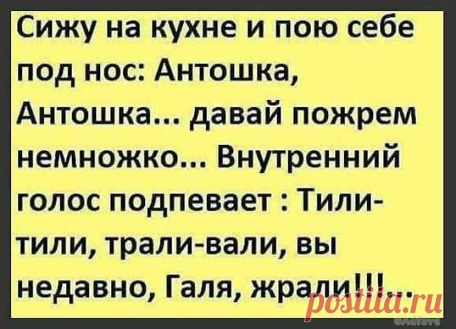 В автобусе рядом с эффектной девушкой с татушками, почти везде, стоит бабуля…