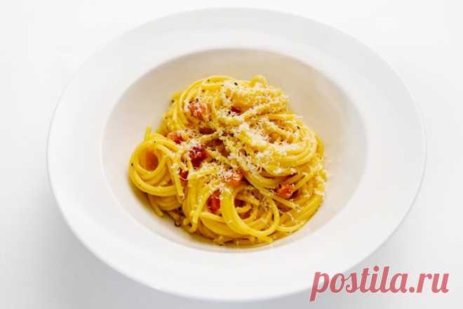Спагетти карбонара Этот простой, но такой роскошный рецепт спагетти alla carbonara всегда приветствуется и является обнадеживающей закуской для любого званого ужина. Кол