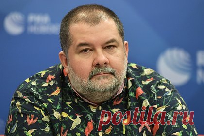 Лукьяненко заявил о вероятности управления США искусственным интеллектом. Писатель Сергей Лукьяненко допустил, что США управляет искусственный интеллект. Мы же не будем всерьез рассматривать картину того, что Байден управляет Америкой. Это наивно. За ним стоят люди, которые реально принимают решение. А за этими людьми, возможно, уже стоит искусственный интеллект», — отметил он.