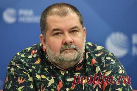Лукьяненко заявил о вероятности управления США искусственным интеллектом. Писатель Сергей Лукьяненко допустил, что США управляет искусственный интеллект. Мы же не будем всерьез рассматривать картину того, что Байден управляет Америкой. Это наивно. За ним стоят люди, которые реально принимают решение. А за этими людьми, возможно, уже стоит искусственный интеллект», — отметил он.