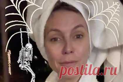 50-летняя Хайди Клум показала лицо без макияжа. Немецкая супермодель, актриса и телеведущая Хайди Клум показала естественную внешность. 50-летняя манекенщица предстала перед камерой без макияжа, демонстрируя лицо, на котором отсутствуют косметические изъяны в виде морщин или пигментных пятен. Звезда примерила белый банный халат и собрала влажные волосы в полотенце.