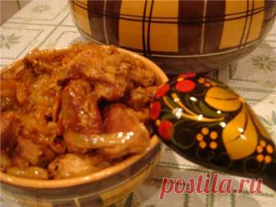 Мясо в луково-яблочном соусе