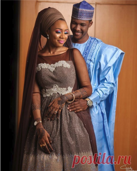 20+ традиций разных стран, которые делают свадьбу сумасшедшим праздником Свадьба — это далеко не всегда ЗАГС, застольные тосты и крики «Горько!» В Корее, например, целоваться вообще не принято. А в Таиланде молодых на счастье посыпают не рожью, а финиками. В африканских странах белое свадебное платье и строгий костюм жениха — редкость, зато яркие наряды необычного кроя в ходу. Некоторые традиции прошлого канули в Лету, а некоторые все так же щепетильно соблюдаются молодоже...