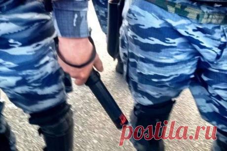 Департамент полиции Нью-Йорка закупит дополнительные электрошокеры для пополнения арсенала нелетальных средств при задержании преступников, сообщает Associated Press.

На данный момент у сотрудников полиции Нью-Йорка в наличии 700 шокеров, еще 1 тыс. штук находится в резерве.