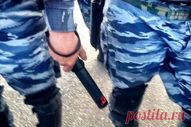 Департамент полиции Нью-Йорка закупит дополнительные электрошокеры для пополнения арсенала нелетальных средств при задержании преступников, сообщает Associated Press.

На данный момент у сотрудников полиции Нью-Йорка в наличии 700 шокеров, еще 1 тыс. штук находится в резерве.