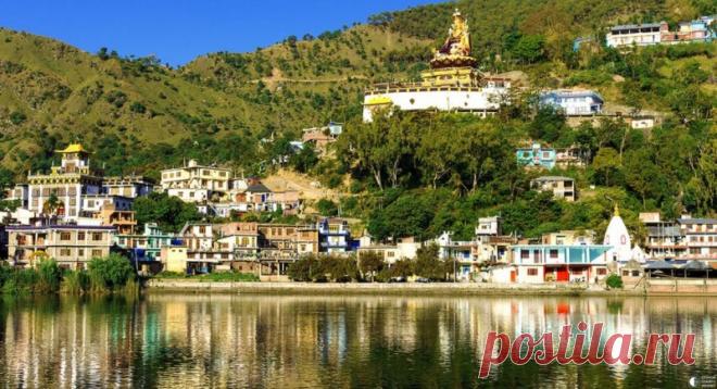 Священное озеро Ревалсар в Индии Ревалсар - очень важное место паломничества для буддистов. Поселение и одноименное озеро находятся в горной местности в 25 км от Манди,штат Химачал Прадеш. По преданию, именно отсюда в 8 веке отправился в Тибет великий буддистский святой Падмасамбхава, один из главных проповедников в...