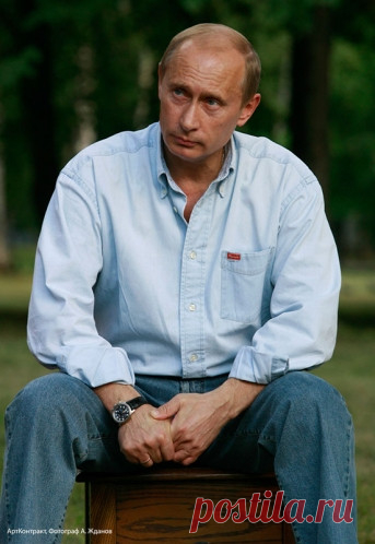 СТИХИ «ОТ ИМЕНИ ПУТИНА» 
 СТИХИ «ОТ ИМЕНИ ПУТИНА»
Не стремитесь туда, где не любят Россию,
Где не терпят ее за огромность и мощь,
Где вам в сердце внедрят, как и в мозг, амнезию,
И внушат, что березой является хвощ.
Не бегит…