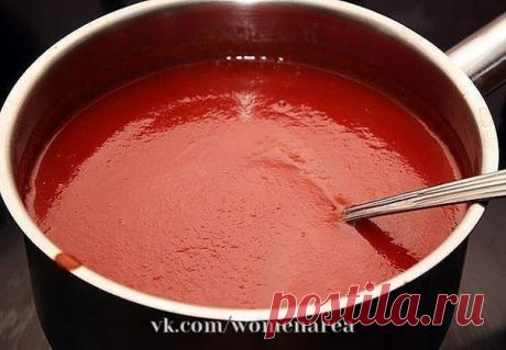 КЕТЧУП — ЧУТЬ ЯЗЫК НЕ ПРОГЛОТИЛ!

3 кг помидор
0.5 кг яблок
0.25 кг лука
Все нарезать и варить, пока лук не станет мягкий. Измельчить блендером и варить до желаемой густоты, я варила минут 50.
До окончания варки добавить соль 1.5 ст. л., 1,5 стакана сахара, не забываем помешивать, а то пригорит, перец красный, черный молотый по вкусу, 50 г яблочного уксуса, снять с огня разлить по баночкам и закатать.

Ну и пофантазировать можно, я в первый раз варила со сладкими яблоками ...