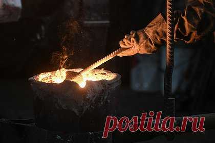 Назван самый ценный металл года. Цены на литий с начала года утроились, в отличие от других промышленных металлов, которые просели из-за угрозы глобальной рецессии. С 2019-го по 2022 год общее потребление лития взлетело в 2,1 раза, до 670 тысяч тонн карбоната — ни на один из других сырьевых товаров не зафиксировано такого скачка.