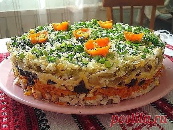 Слoёный сaлam с чepнoсливoм 