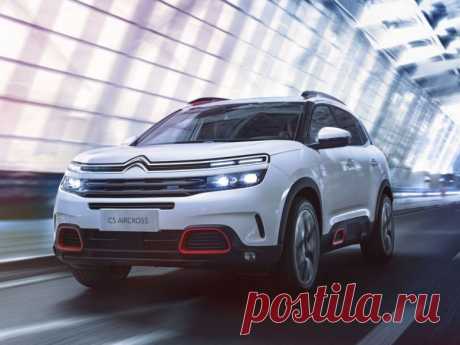 Первые изображения нового кроссовера Citroen Добрые люди слили в Интернет изображения нового кроссовера марки Citroen. Автомобиль получит название Citroen C5 Aircross, он будет впервые представлен общественности в третьей декаде апреля на автосалоне в Шанхае.