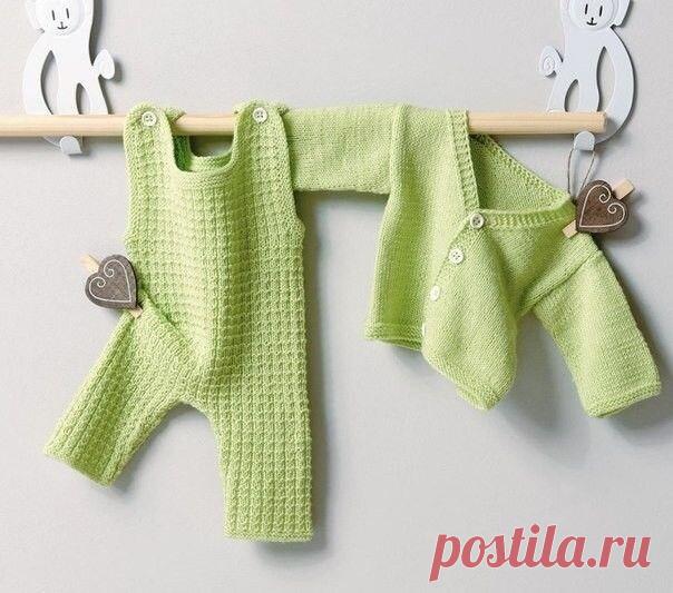 Комплект для малышей 

Ползунки в этом комплекте связаны несложным рельефным узором, а жакетик – лицевой гладью.

РАЗМЕРЫ 

50–56 (62–68) 74–80 

ВАМ ПОТРЕБУЕТСЯ 

Пряжа (100% шерсти; 220 м/ 50 г) – 100 (100) 150 г светло-зеленой; спицы №3,5 и короткие круговые спицы №3,5; 6 пуговиц. 

УЗОРЫ 

ЛИЦЕВАЯ ГЛАДЬ 

Лицевые ряды – лицевые петли, изнаночные ряды – изнаночные петли. 

ИЗНАНОЧНАЯ ГЛАДЬ 

Лицевые ряды – изнаночные петли, изнаночные ряды – лицевые петли. 

ПЛАТОЧНАЯ В...