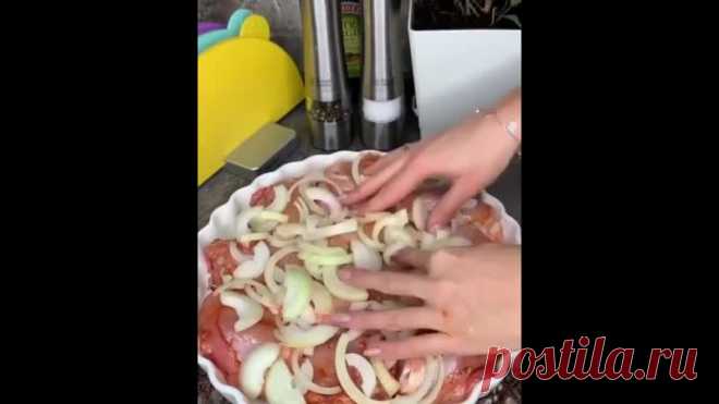 От такой курочки даже косточки не останется))) Съедается за раз)) Готовлю всегда к Новому году