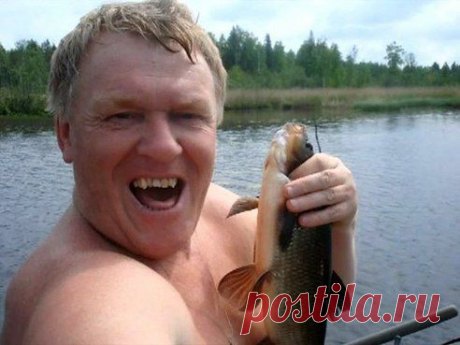 Поймал инспектор рыбнадзора рыбака и говорит:

- Попал ты мужик конкретно, рыбку то здесь нельзя ловить!

- А я и не ловлю.

- Да че ты мне паришь, а это что?

- Ну это моя , я ее погулять привез.

Выпускаю, потом свищу - она и возвращается, и мы уходим домой.

- Та ладно рассказывать, а ну покажи.

Мужик выпустил рыбу, и стоят смотрят.

Инспектор говорит:

- Ну свисти.

- Зачем?

- Чтобы рыба вернулась.

- Какая рыба?   https://www.odnoklassniki.ru/topsem