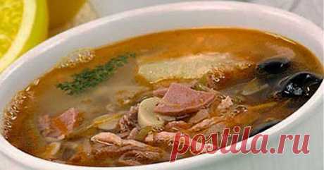Солянка с копченой нарезкой, маслинами и лимоном | Don Аппетит