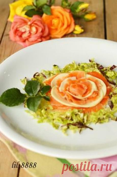 Закуска из яблока и малосольной семги &quot;Роза&quot; - кулинарный рецепт.