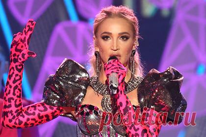 Российский телеведущий назвал улыбку Бузовой «устрашающей гримасой». Российский телеведущий Отар Кушанашвили поделился воспоминаниями о встрече с певицей Ольгой Бузовой на съемочной площадке. Он признался, что улыбка знаменитости напомнила ему «устрашающую гримасой». Также, по мнению журналиста, Бузова уже заранее считает, что все вокруг ее ненавидят.