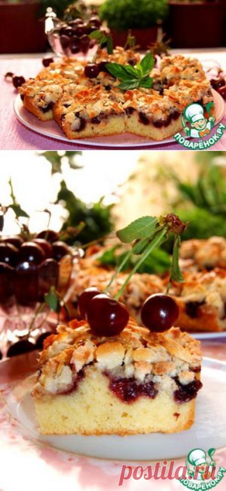 Нежный вишневый пирог с миндальным топпингом - кулинарный рецепт