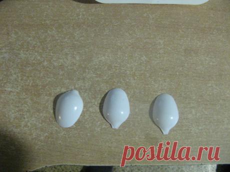 Божьи коровки из одноразовых ложечек.