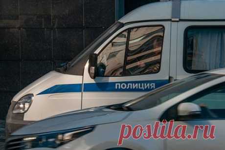 Пьяного россиянина задержали за вторую попытку поджечь военкомат. Полиция Уфы Республики Башкортостан задержала 21-летнего местного жителя, который дважды пытался поджечь здание военкомата. На этот раз сотрудники правоохранительных органов изъяли у подозреваемого горючую смесь и зажигалку. Мужчина оказался ранее судим. Проводится проверка.