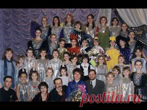 "Маленький Принц". Опера-сказка по Антуану де Сент-Экзюпери. Перевод с французского Норы Галь. Либретто, сценарий и музыка Владимира Сидорова. http://magnitka-mus.narod.ru/THE-LITTLE-PRINCE-audio-videos.htm Исполнители: детской музыкальный театр «Пикколо» под руководством Сарии Малюковой. Из большого концертного зала Магнитогорской государственной консерватории. 19 мая 2000 г.