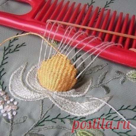 Вышивка расческой!)