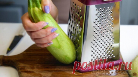 Кабачковые чебуреки ✳️КАБАЧКОВЫЕ ЧЕБУРЕКИИнгредиенты (на 5-6шт):- 400гр фарша- специи (я брала сушеный лук, сушеный чеснок, соль, перец, красный острый перец и сушеную кинзу)- около 1кг кабачков (2 крупных или 3 поменьше...