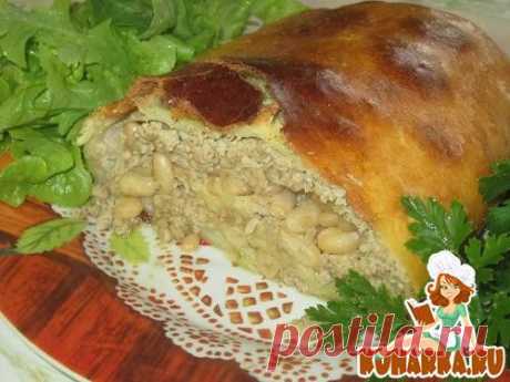 Рецепт: Мясной рулет с фасолью и капустой в тесте