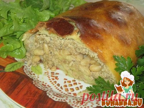 Рецепт: Мясной рулет с фасолью и капустой в тесте