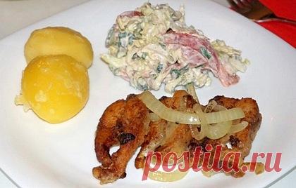 Жаренно-тушенная с луком щука