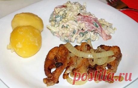 Жаренно-тушенная с луком щука