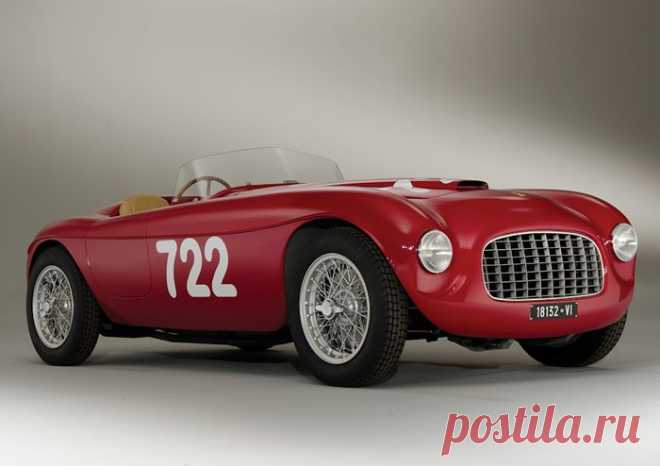 Красный паук из 48-ого...
Этот великолепный Ferrari Spider — шестой автомобиль серии 166 SC, созданный в 1950 году. Он может похвастаться богатой гоночной историей. Сначала он участвовал в гонках за Scuderia Ferrari, а затем за Scuderia Marzotto, для которой в 1950 году его переоборудовали в стиле Barchetta в компании Carrozzeria Fontana...