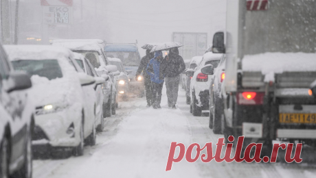 Юрист рассказал, как избежать выговора за опоздание на работу из-за непогоды. В случае, если работодатель привлекает к дисциплинарной ответственности сотрудника, опоздавшего из-за непогоды, выговор можно обжаловать, поскольку фактически вина последнего отсутствует. Об этом в эфире &quot;Радио 1&quot; сообщил ...