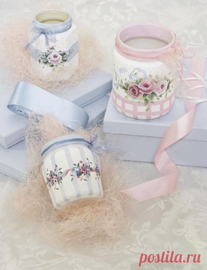 Ей понадобились банки и старые журналы… Это самый красивый декор, который я видела!