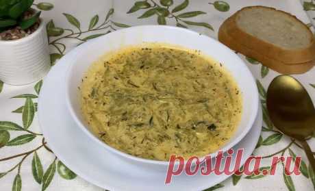 Кабачковый суп простой рецепт пошаговый Как вкусно сделать Кабачковый суп классический Закарпатский простой рецепт дома. Лук-1 шт Вода- 1 литр Кабачки-1 кг Чеснок-1 зубчик Сметана (жирная)-300 г Растительное масло-1 ст.л. Масло сливочное-10 г Мука-2 ст.л. Паприка сладкая -2 ч.л. Соль по вкусу Укроп-1 пучок или 1 ст.л. сухогого