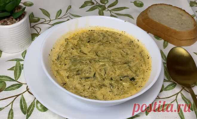 Кабачковый суп простой рецепт пошаговый Как вкусно сделать Кабачковый суп классический Закарпатский простой рецепт дома. Лук-1 шт Вода- 1 литр Кабачки-1 кг Чеснок-1 зубчик Сметана (жирная)-300 г Растительное масло-1 ст.л. Масло сливочное-10 г Мука-2 ст.л. Паприка сладкая -2 ч.л. Соль по вкусу Укроп-1 пучок или 1 ст.л. сухогого
