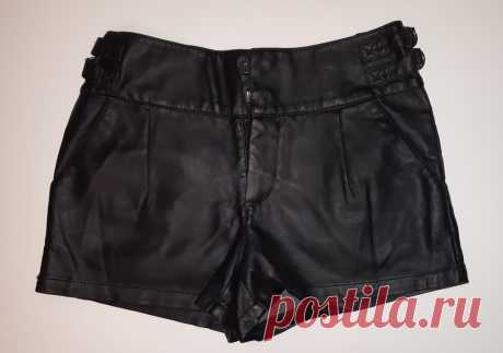 Шорты. Бренд Denim Co. Дублин. Ирландия. 
Вес : 400 грамм.
Высота : 29 см.
Диаметр талии / нога : 33 / 26 см.
Бёдра : 47 см.
Материал : полиуретан 100 %,
Подкладка : 30 % полиэстер, 70 % вискоза.
Цена : 900 руб.
 
#ШортыБрендDenimCo 
#ШортыЖенскиеДублинИрландия
#ШортыДублинИрландия