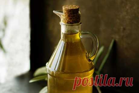 Диетолог развеял миф о превосходстве оливкового масла над подсолнечным. Диетолог Алексей Кабанов рассказал, почему миф о превосходстве оливкового масла над растительным не соответствует действительности. Он отметил, что славу уникального продукта оливковому маслу принесла агрессивная реклама. В действительности в подсолнечном масле содержится не меньше полезных микроэлементов.