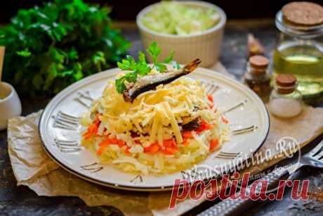 Салат со шпротами, рецепт с фото очень вкусный слоями Рецепт с фото покажет, как приготовить на праздничный стол очень вкусный салат со шпротами и выложить его красиво слоями.